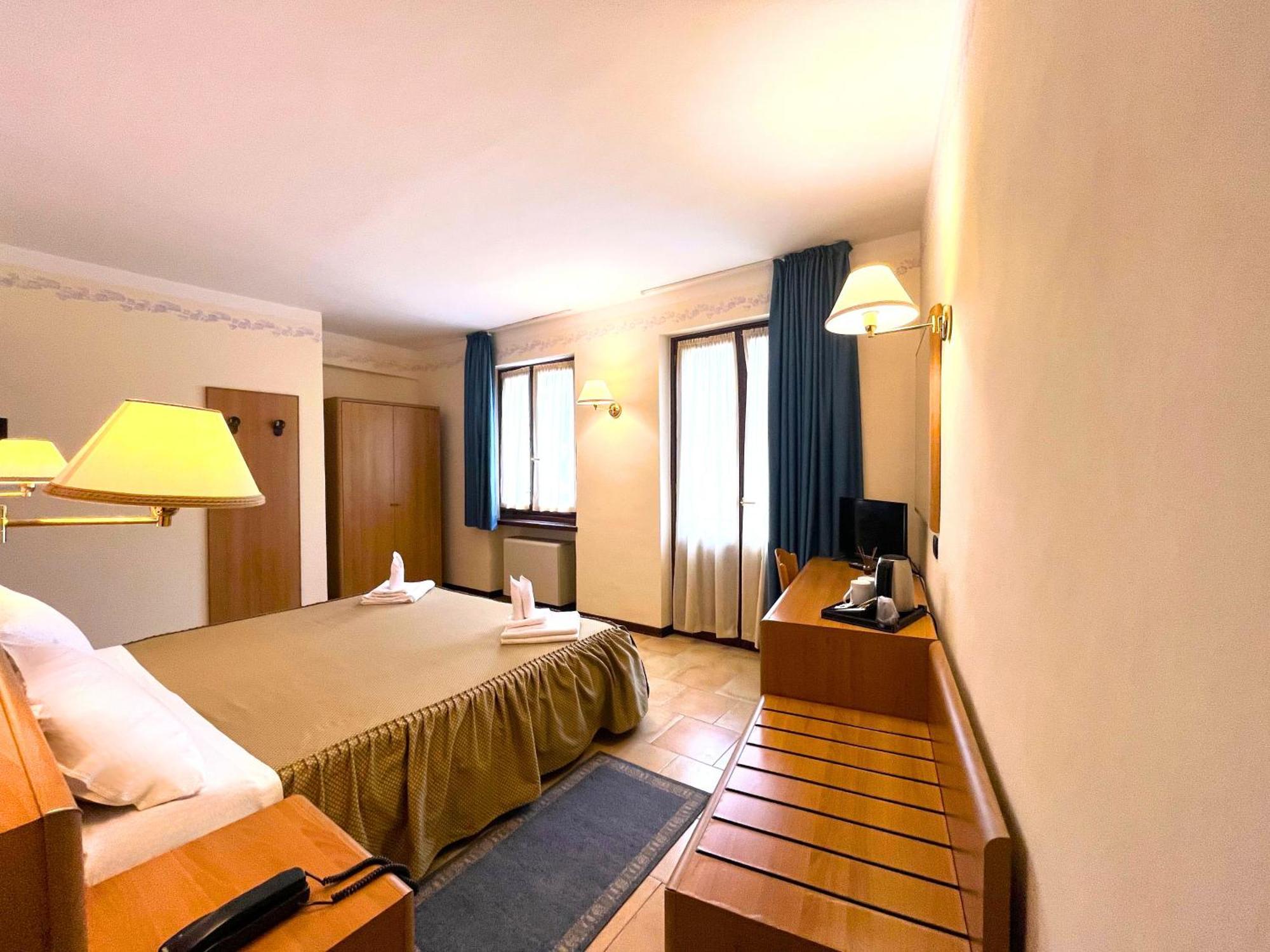 Hotel 수사 외부 사진