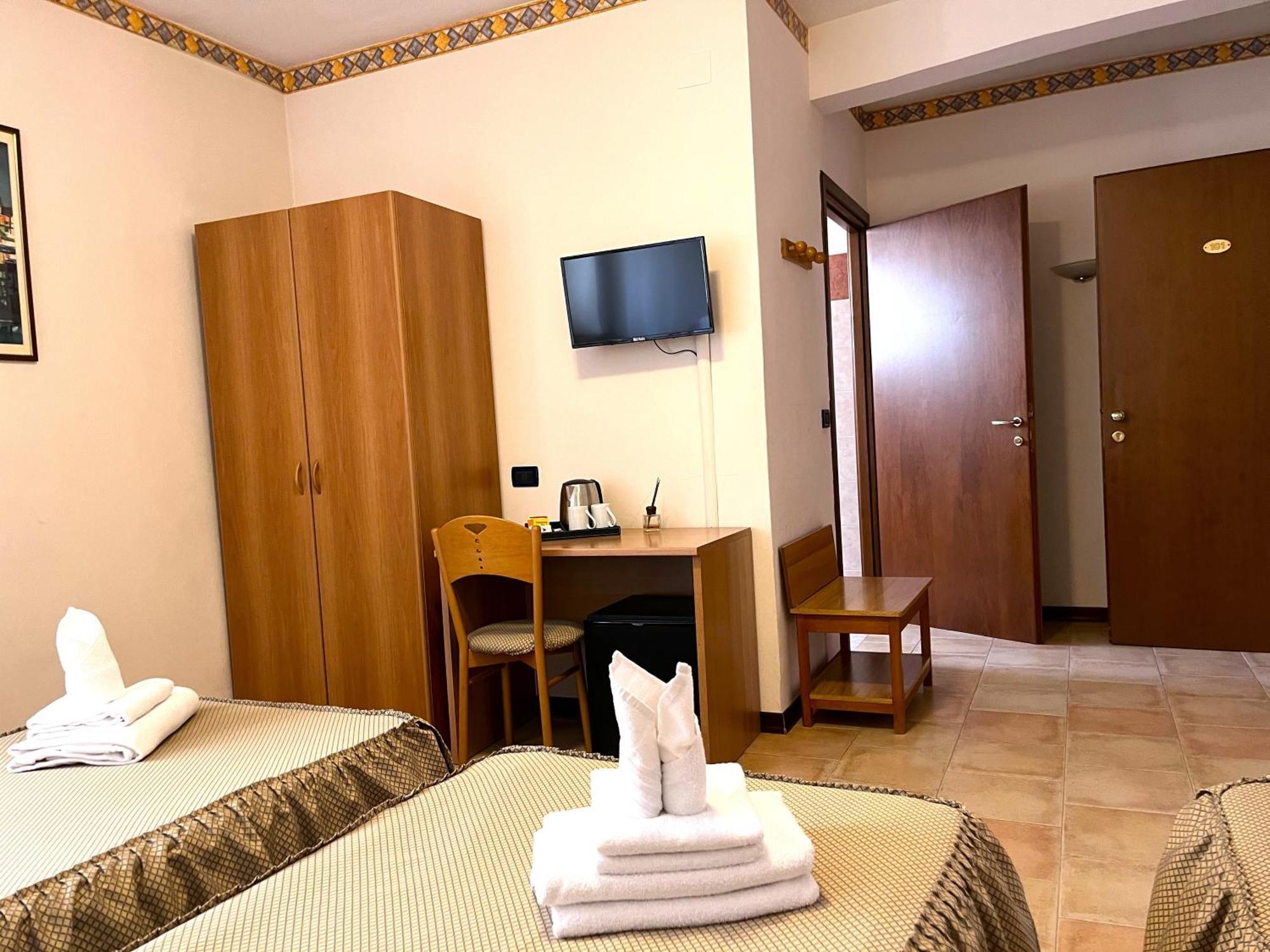 Hotel 수사 외부 사진