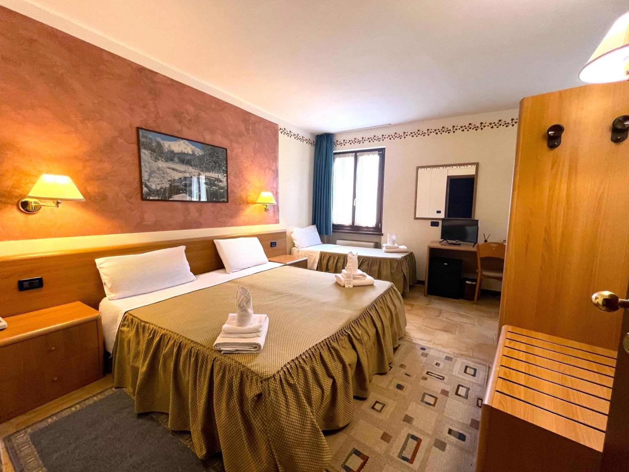 Hotel 수사 외부 사진